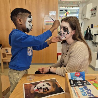 Bild vergr&ouml;&szlig;ern: FSJ Kinderschminken