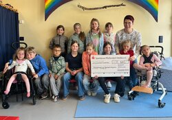 Spenden&uuml;bergabe der Buchheimer Kommunionkinder
